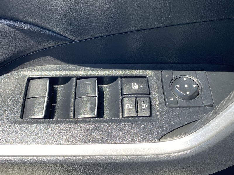 2024 Toyota RAV4 XLE PremiumImage 20