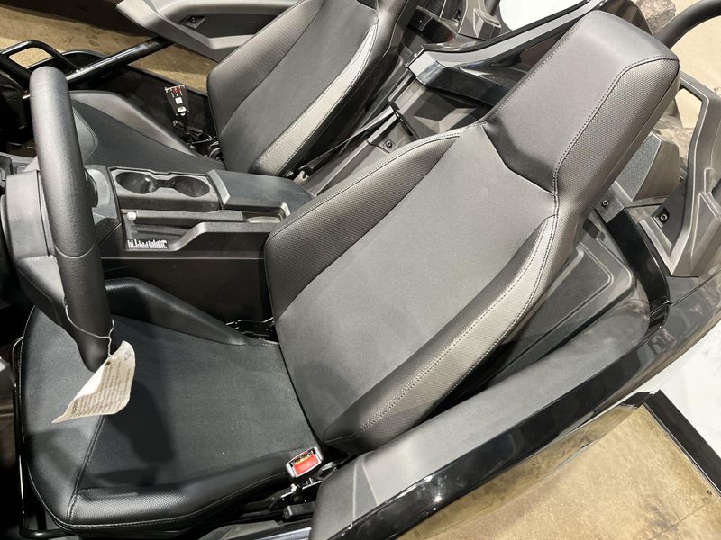 New 2024 Polaris SLINGSHOT S W/ TECHNOLOGY PACKAGE 1 Image 11