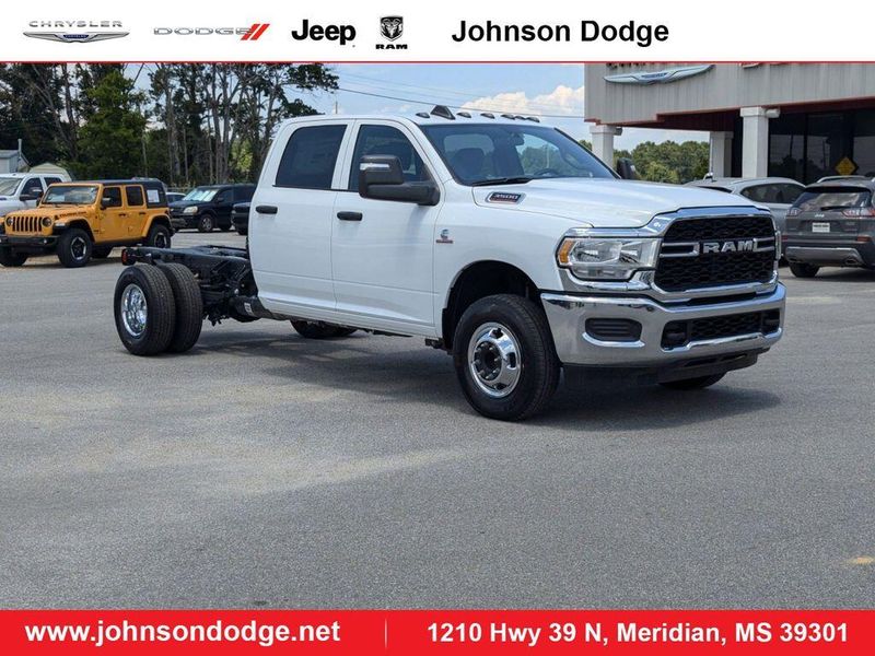 2024 RAM 3500 Tradesman Crew Cab Chassis 4x2 60