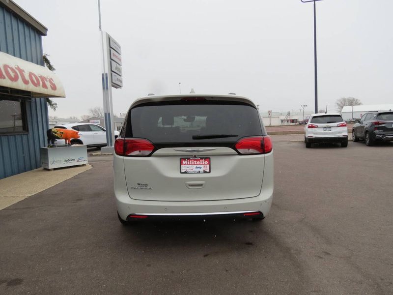 2020 Chrysler Pacifica Touring L Plus 4dr Mini VanImage 8