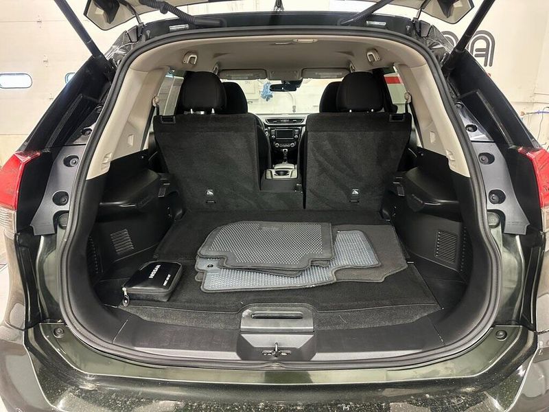 2020 Nissan Rogue SVImage 18