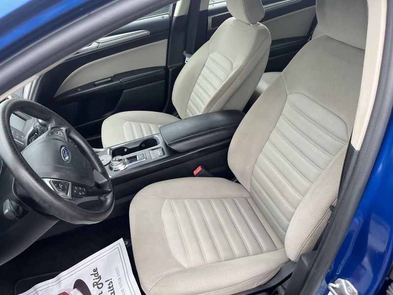 2017 Ford Fusion Image 11