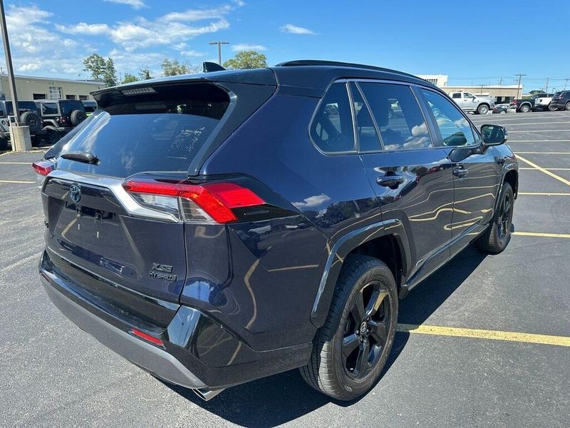 2021 Toyota RAV4 XSE photo 6