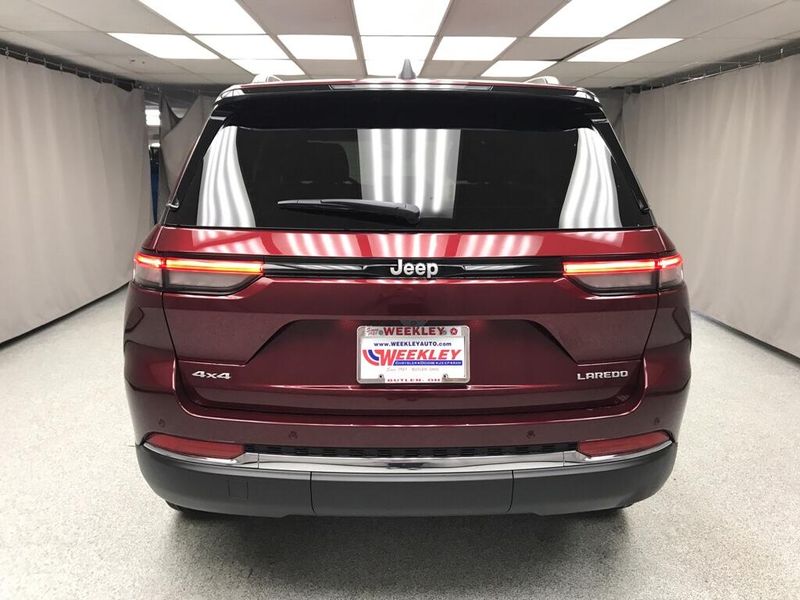 New 2026 Jeep Grand Cherokee Laredo X 4x4Image 3
