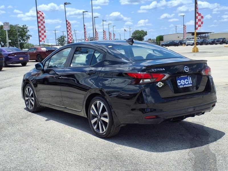 2021 Nissan Versa SR photo 14