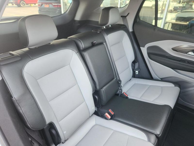 Used 2024 GMC Terrain SLT
