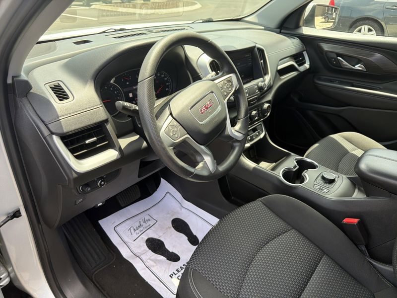 Used 2022 GMC Terrain SLEImage 32
