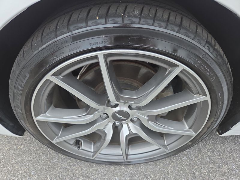 2022 Genesis G70 2.0T photo 12