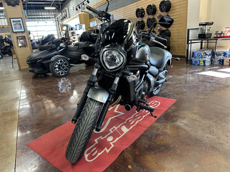 2025 Kawasaki VULCAN S CAFE ABS  METALLIC MOONDUST GRAY AND METALLIC SPARK BLACKImage 7