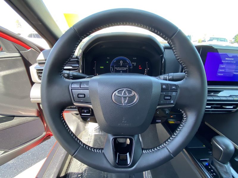 2025 Toyota Camry SEImage 25