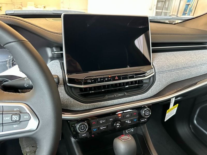 2023 Jeep Compass Latitude 4x4Image 3