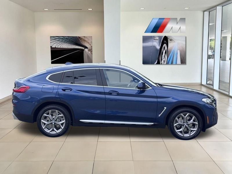 2022 BMW X4 xDrive30iImage 9