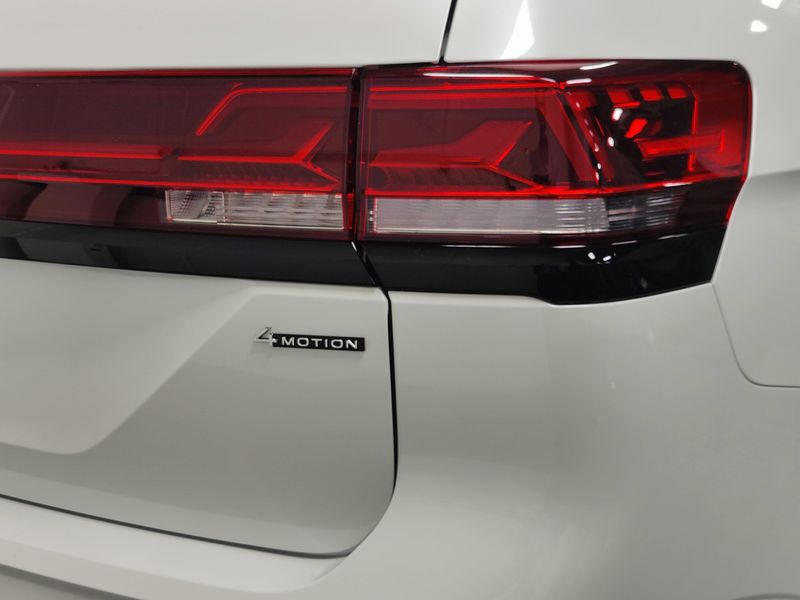 Used 2024 Volkswagen Atlas Peak Edition AWD SEL w/Sunroof/NavImage 5