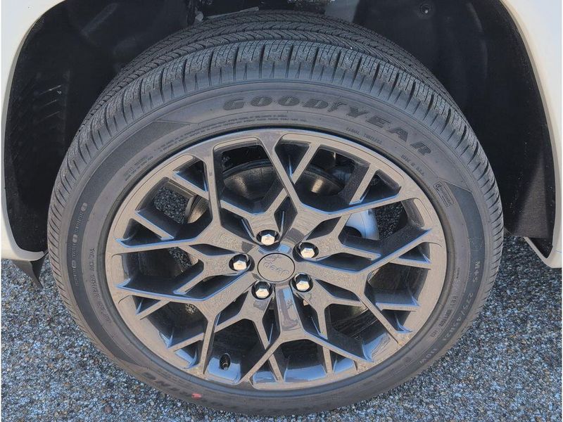 New 2026 Jeep Grand Cherokee Summit 4x4Image 9