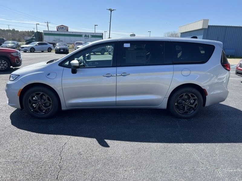 2023 Chrysler Pacifica Plug-in Hybrid Touring L in a Silver Mist Clear Coat exterior color and Blackinterior. Lakeshore CDJR Seaford 302-213-6058 lakeshorecdjr.com 