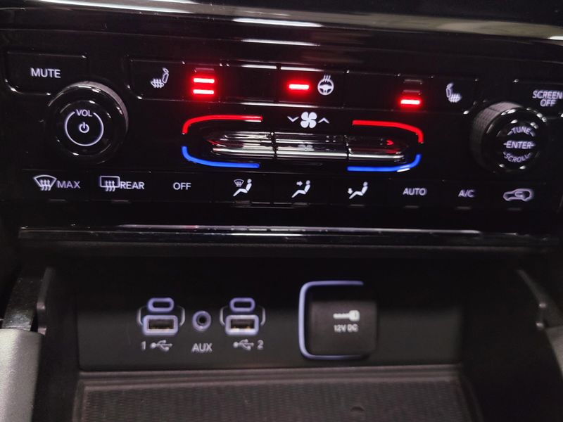 Used 2024 Jeep Grand Cherokee Laredo X Lux Tech V6 4x4Image 8