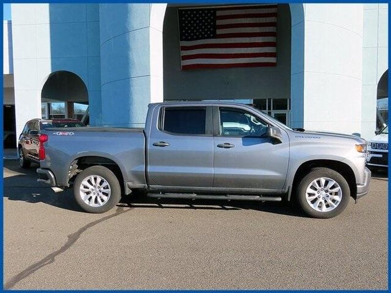 2021 Chevrolet Silverado 1500 CustomImage 2