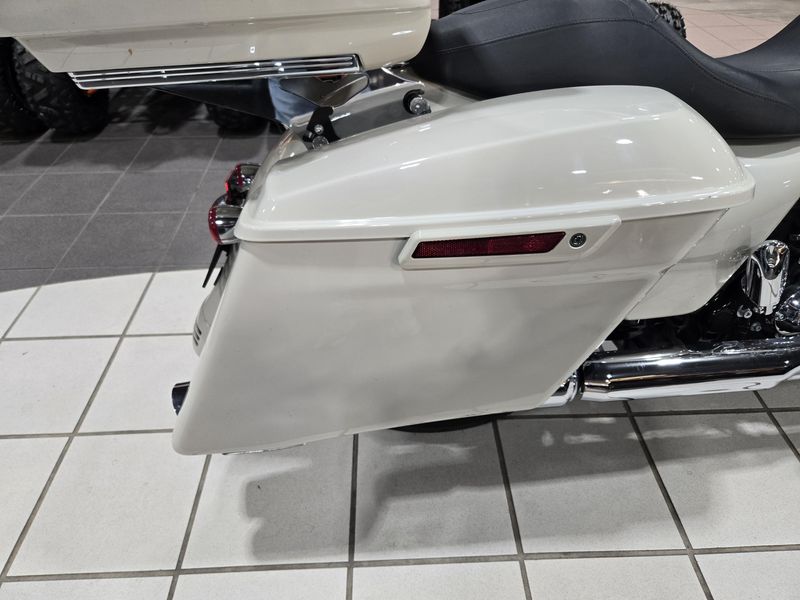 USED 2022 HARLEY STREET GLIDE SPECIAL Image 18