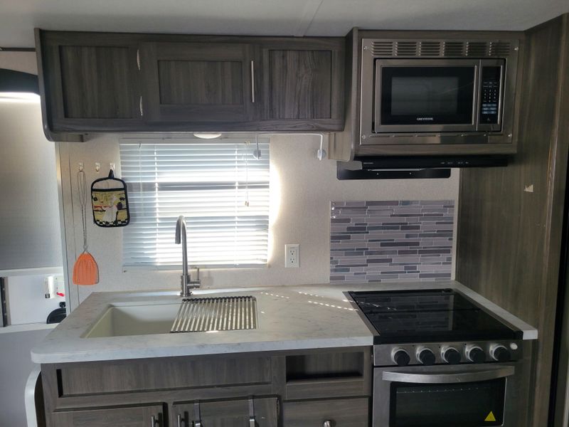 Used 2021 FOREST RIVER Shasta Image 12