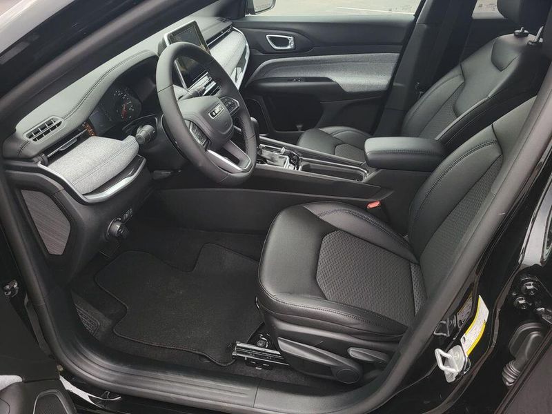 2025 Jeep Compass Latitude 4x4Image 23