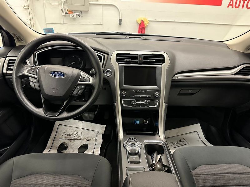 2019 Ford Fusion SEImage 23