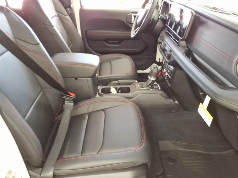 2025 Jeep Wrangler Unlimited Rubicon X photo 3