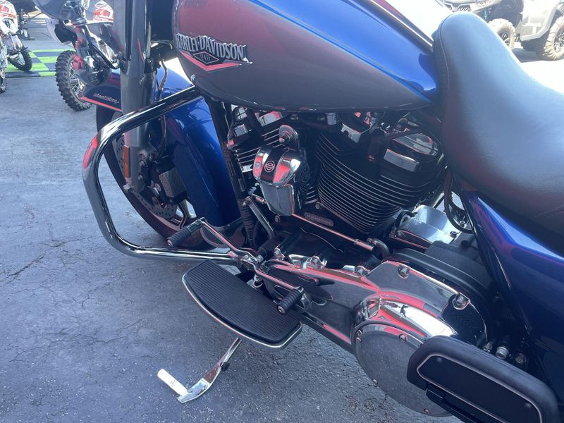Used 2017 Harley-Davidson ROAD KING Image 12