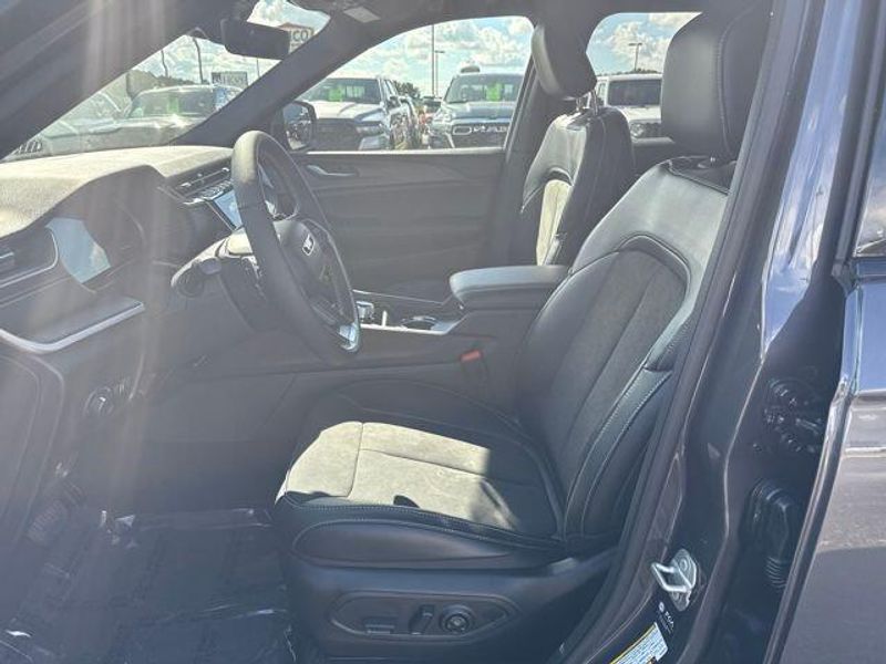 2025 Jeep Grand Cherokee L Altitude X 4x4