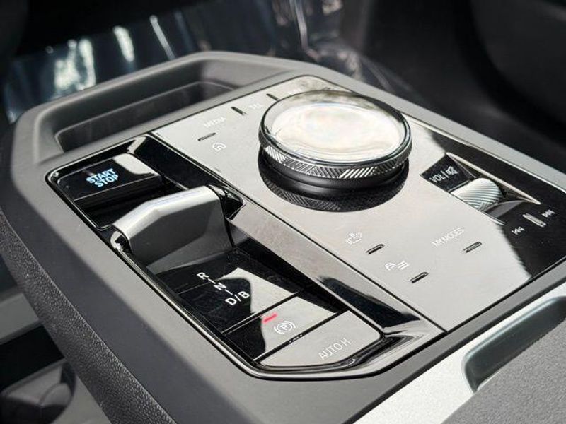 Used 2026 BMW iX xDrive60Image 27