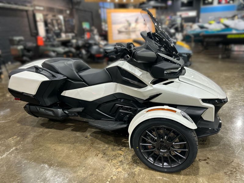 New 2026 Can-Am SPYDER RT (SE6) Image 10