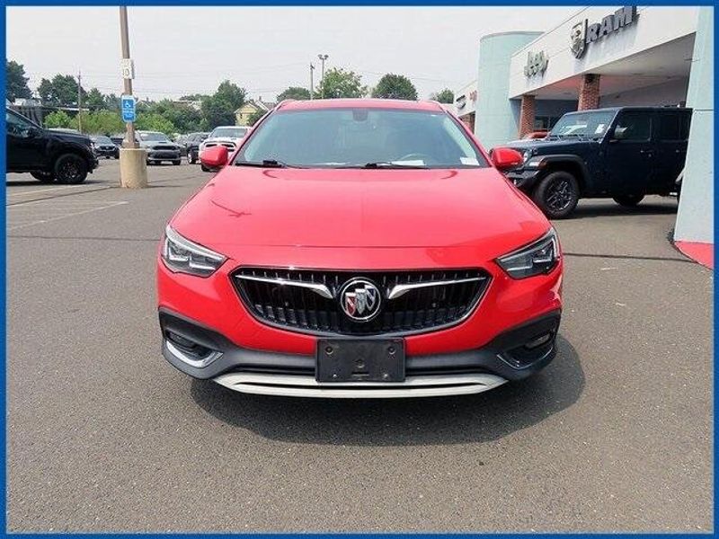 Used 2018 Buick Regal TourX EssenceImage 3