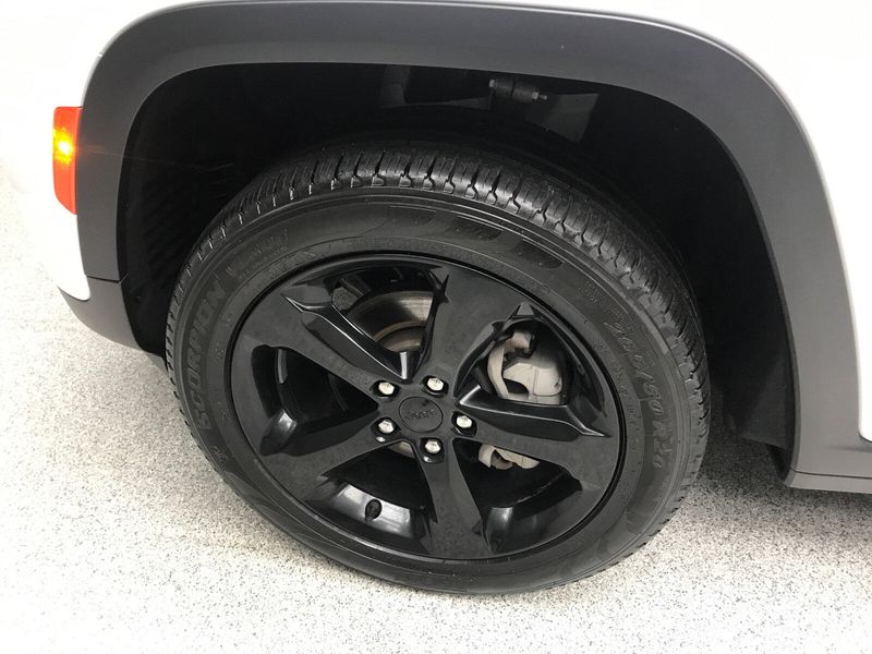Used 2023 Jeep Grand Cherokee LimitedImage 2