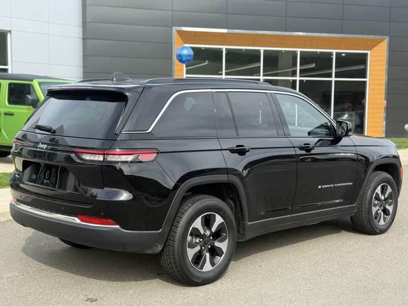 2024 Jeep Grand Cherokee Limited 4xe photo 2