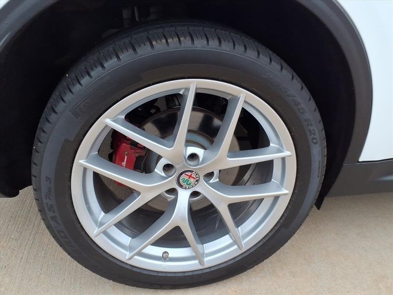 Used 2019 Alfa Romeo Stelvio Ti SportImage 9
