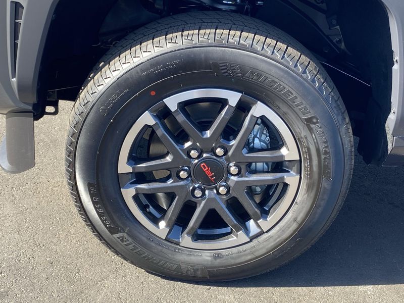2025 Toyota Tacoma TRD SportImage 8
