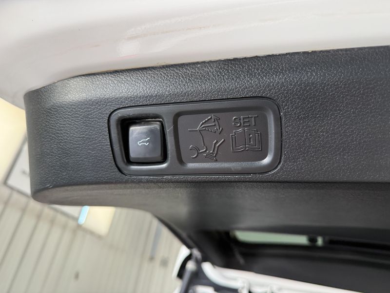 Used 2020 Ford Expedition Max LimitedImage 6