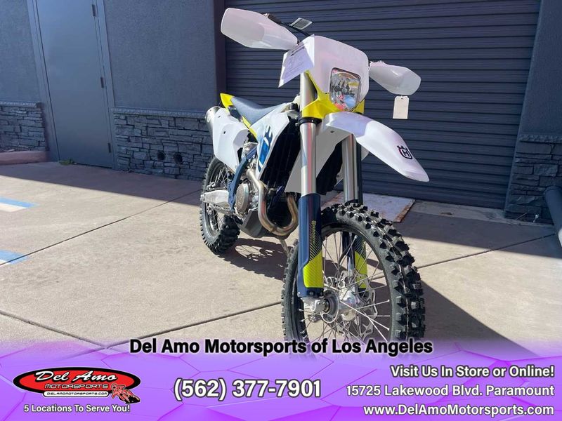 2024 HUSQVARNA FE 501W  in a WHITE exterior color. Del Amo Motorsports of Los Angeles (562) 262-9181 delamomotorsports.com 