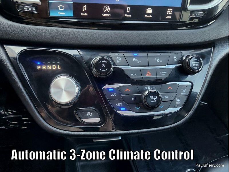 Used 2026 Chrysler Pacifica Select