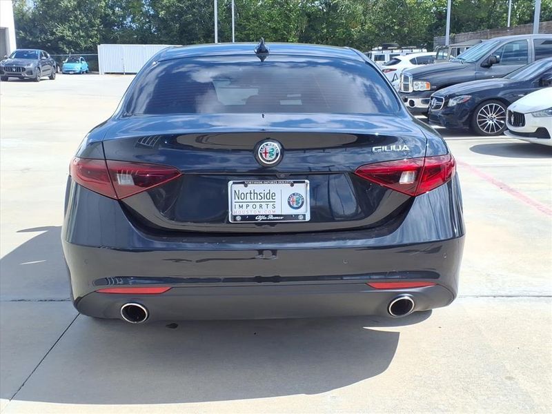 Used 2019 Alfa Romeo Giulia Image 11