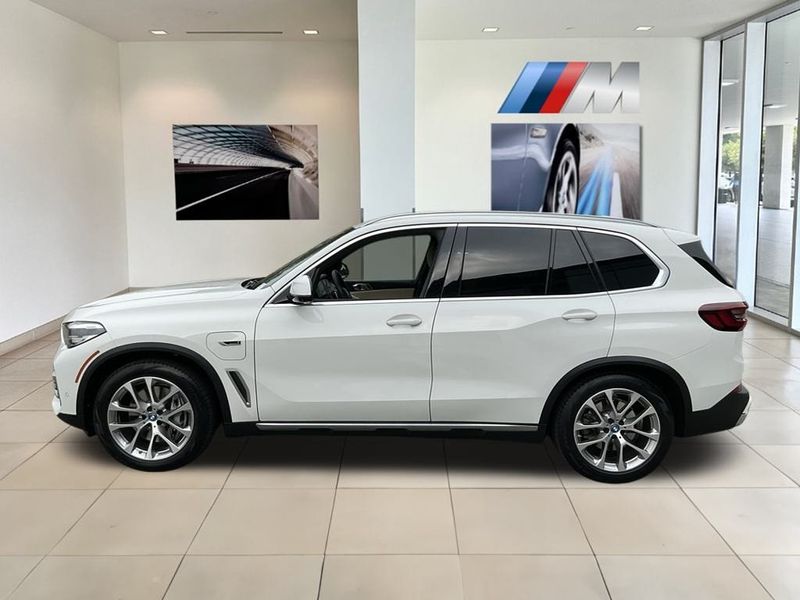 2022 BMW X5 xDrive45eImage 5