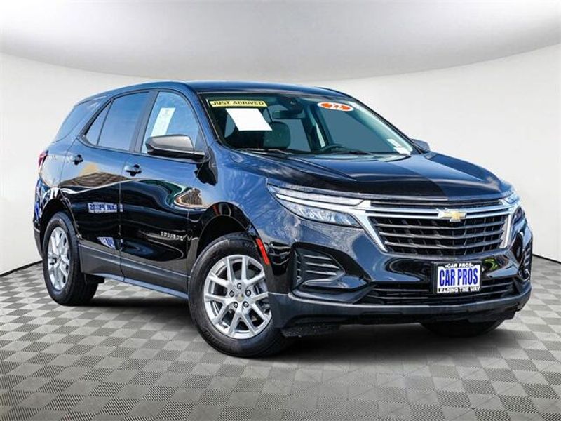 2022 Chevrolet Equinox LSImage 2