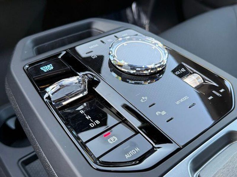 Used 2026 BMW iX xDrive60Image 30
