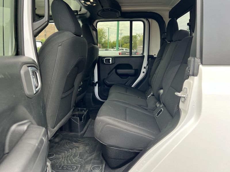 2021 Jeep Gladiator Willys photo 35