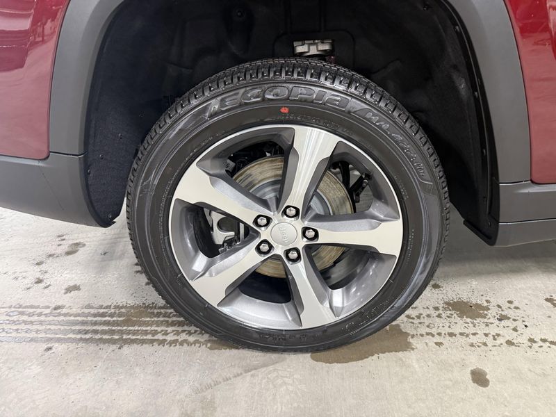 New 2026 Jeep Grand Cherokee L Limited 4x4Image 11