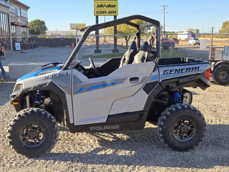 New 2027 Polaris GENERAL 1000 SPORT Image 2