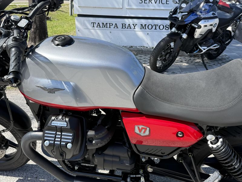 2024 Moto Guzzi V7 Stone Corsa