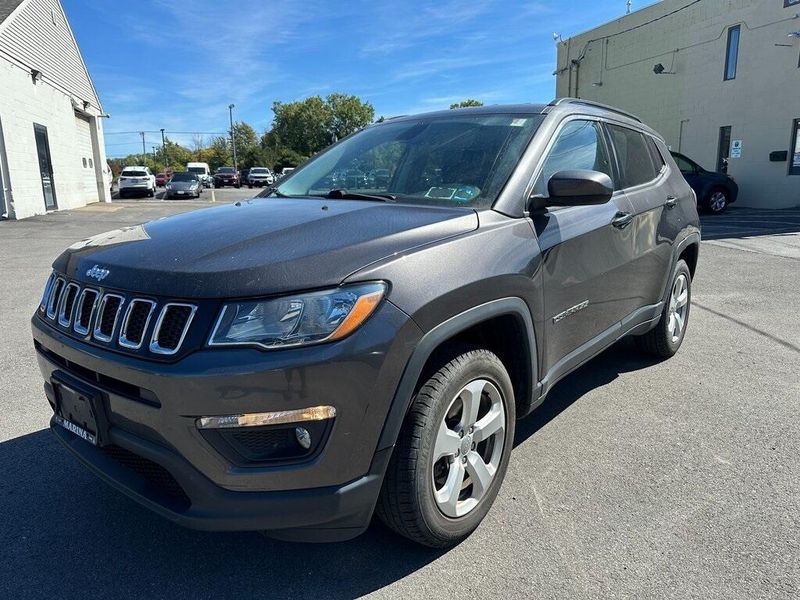 2019 Jeep Compass Latitude photo 2