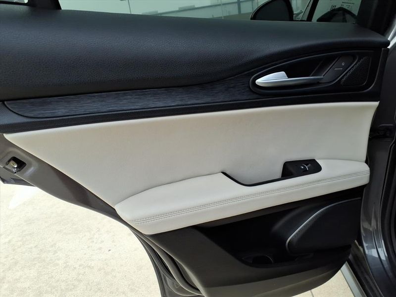 Used 2020 Alfa Romeo Stelvio Image 15