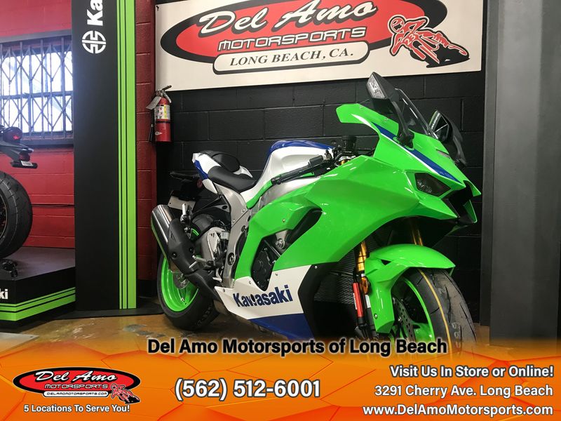 2024 Kawasaki ZX1002LRFBL-GN2  in a LIME GREEN/PEARL CRYSTAL WHITE/BLUE exterior color. Del Amo Motorsports of Long Beach (562) 362-3160 delamomotorsports.com 