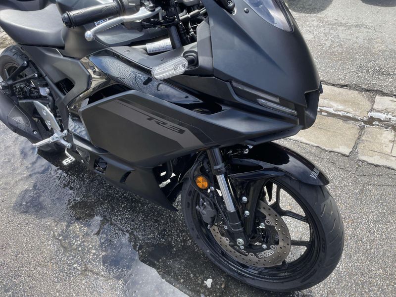 Used 2025 Yamaha YZF-R3 ABS Image 13